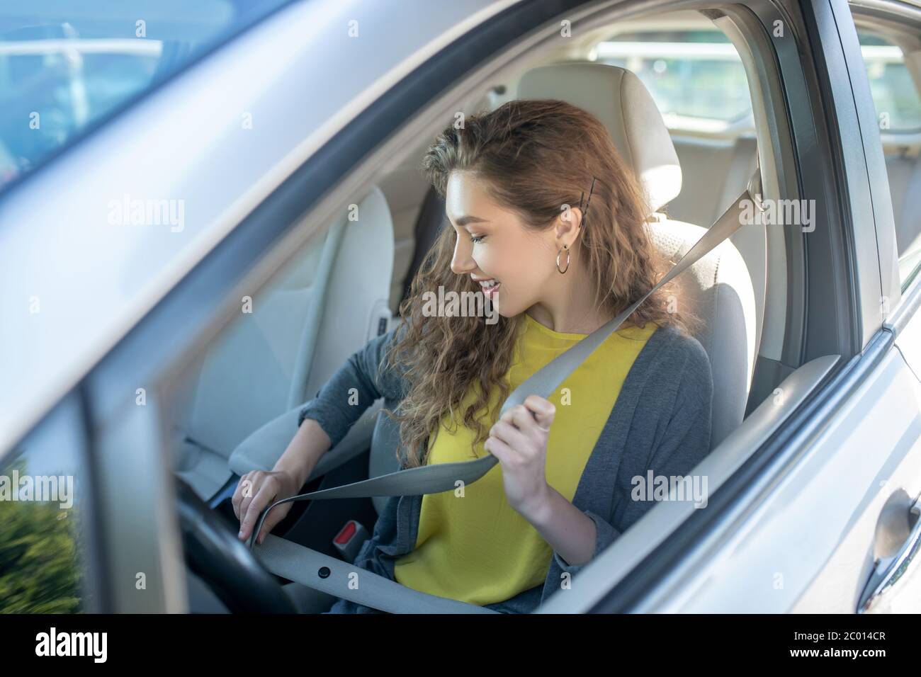 Woman wearing seat belt hi-res stock photography and images - Alamy