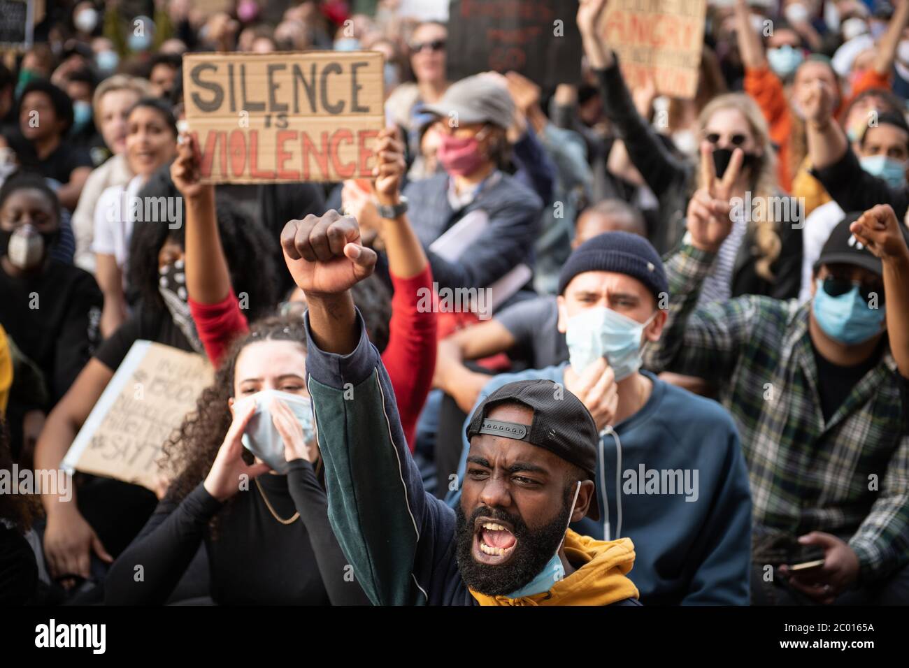 George floyd protest and statue hi-res stock photography and images - Alamy