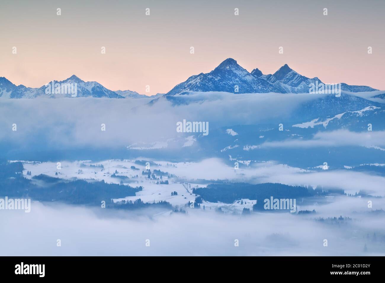 Fog in the alps hi-res stock photography and images - Alamy