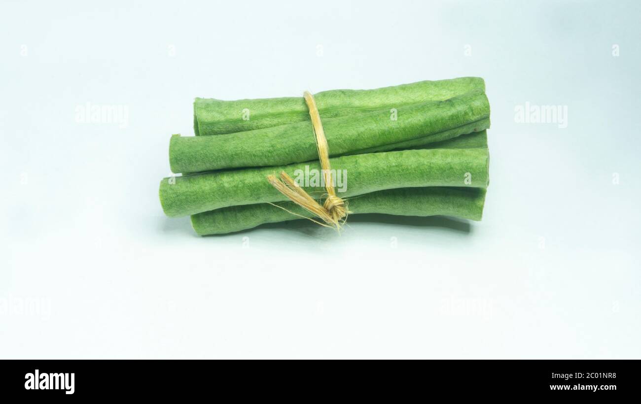 A bunch of string beans, one of the vegetables with a high fiber