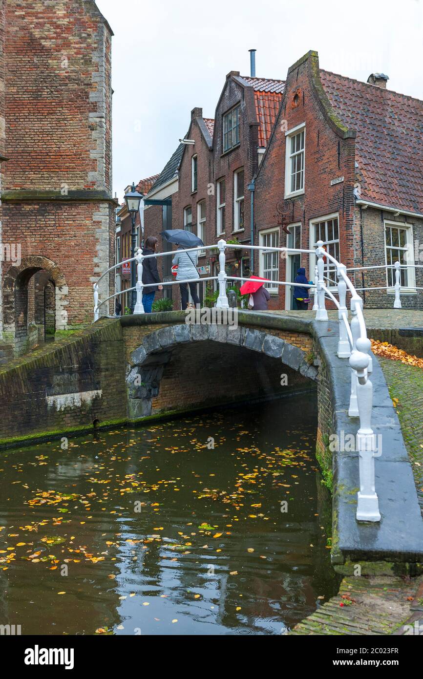 The Vrouwe van Rijnsburger Bridge, over the Vrouwengracht canal, one of the oldest bridges in Delft, South Holland, Netherlands Stock Photo
