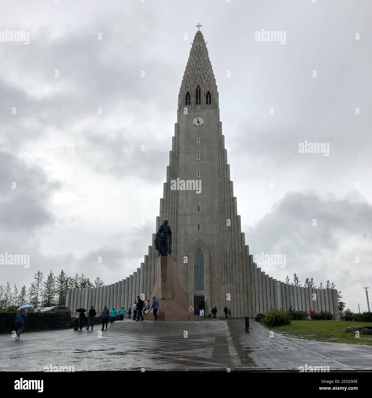REYKJAVIK, ICELAND - June 30, 2018: Hallgrimskirkja, a Lutheran parish church with Leif Erikson stature and people on cloudy sky. Cathedral building w Stock Photo