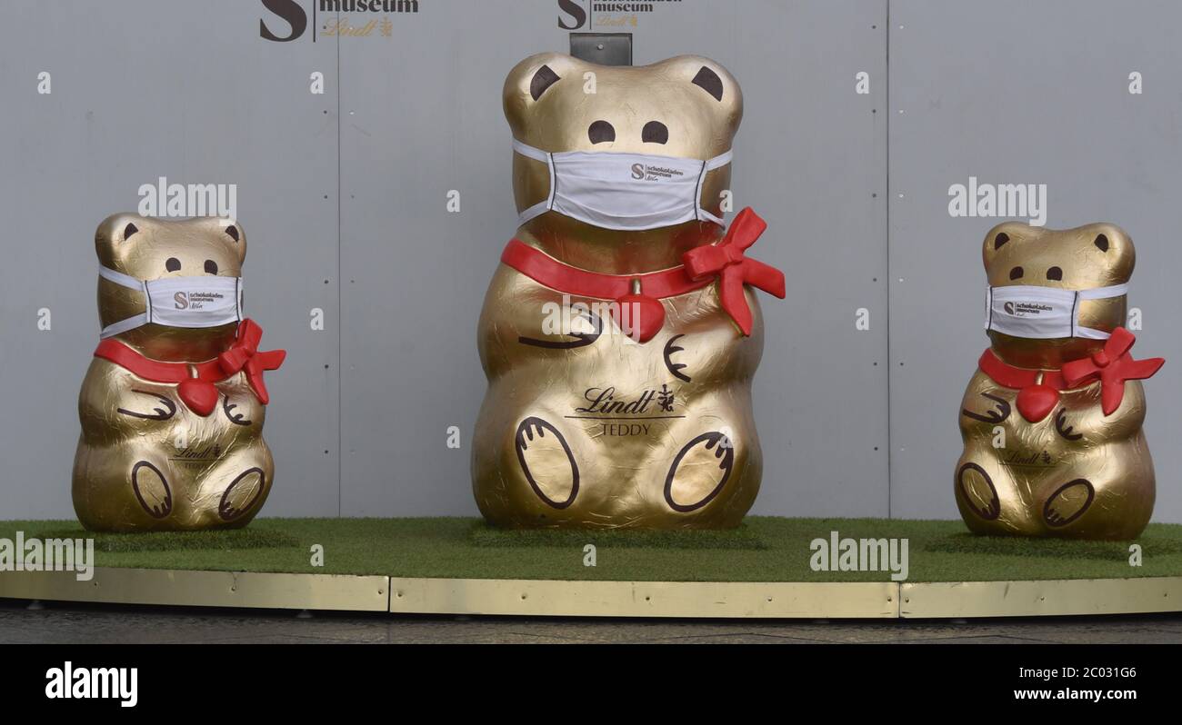 Cologne, Germany. 10th June, 2020. View of chocolate museum with Lindt Gold Bear Teddy with mouth guard. Credit: Horst Galuschka/dpa/Alamy Live News Stock Photo