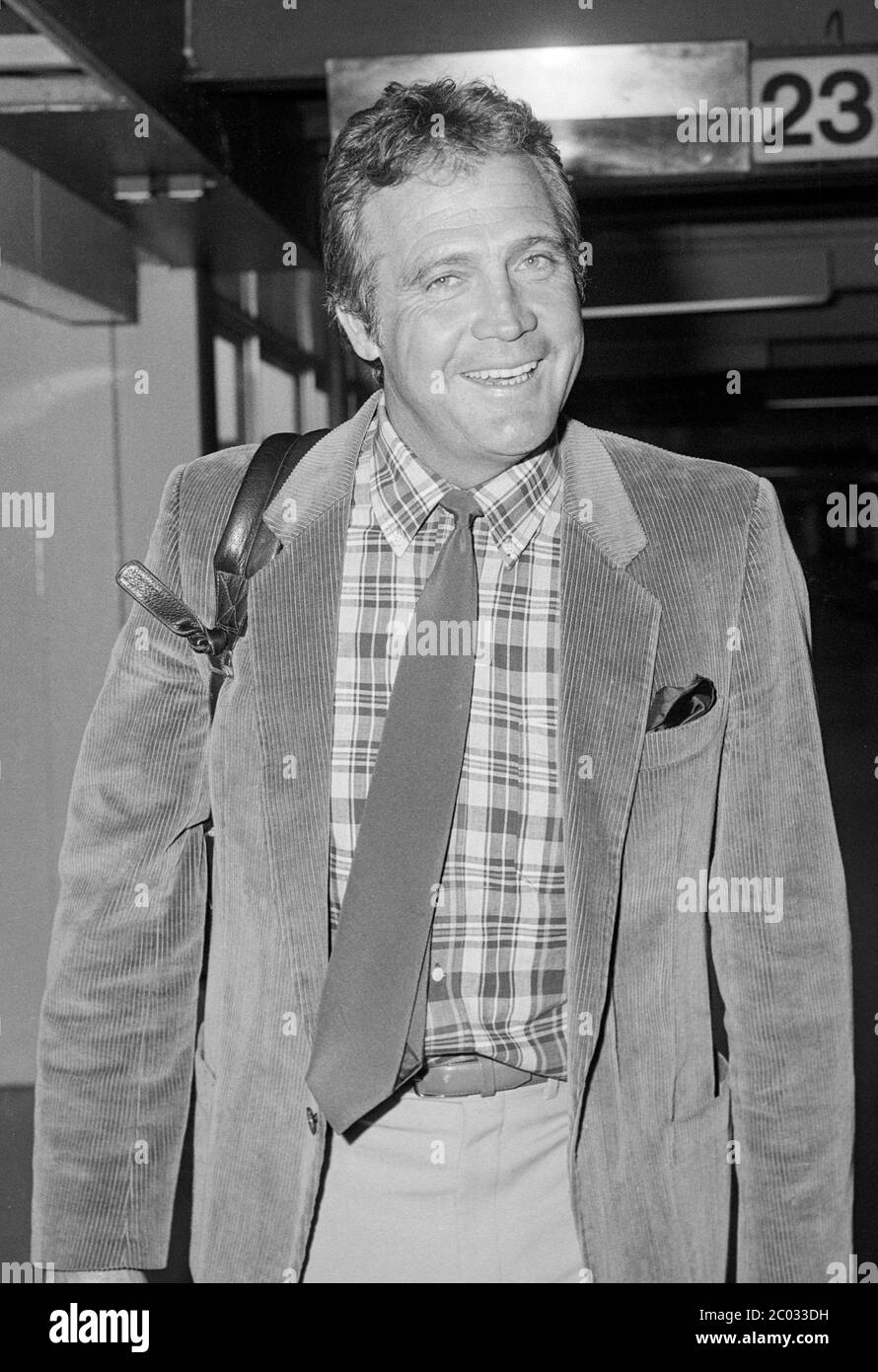 American actor Lee Majors arriving at London's Heathrow Airport in April 1983. Stock Photo