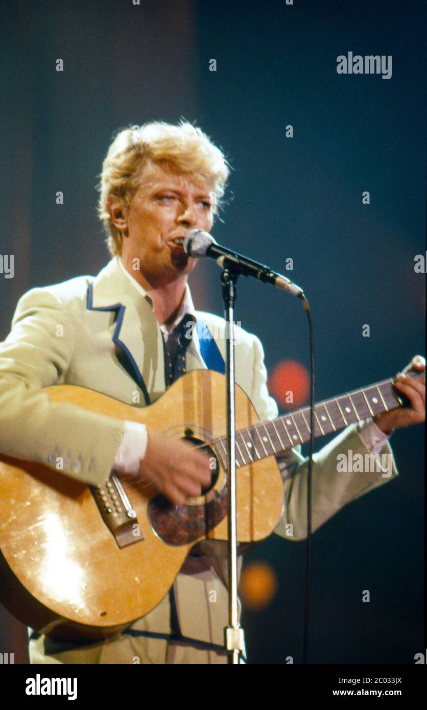 David Bowie kicking off his Serious Moonlight Tour with a warm-up gig ...