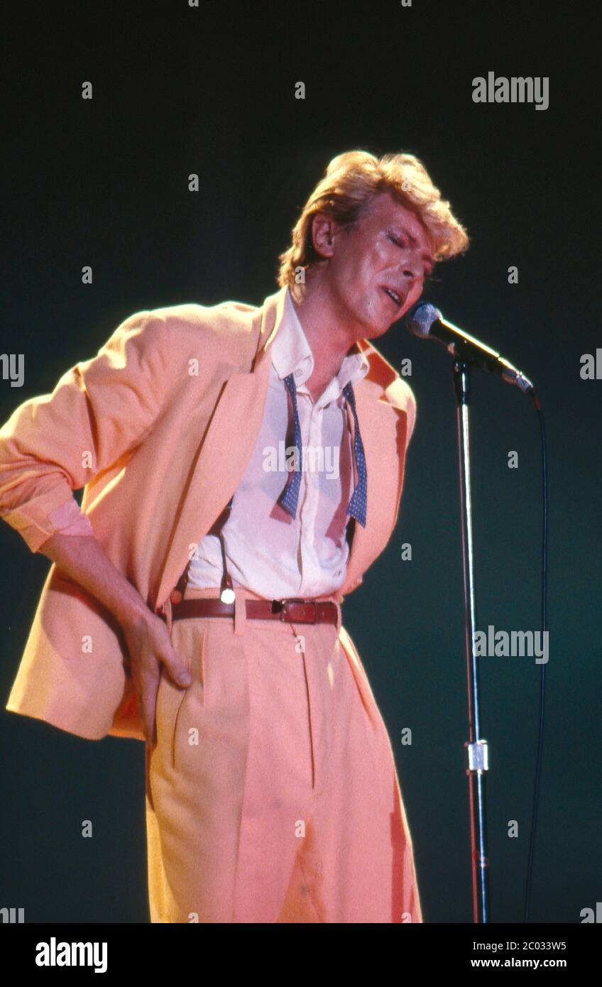 David Bowie kicking off his Serious Moonlight Tour with a warm-up gig ...