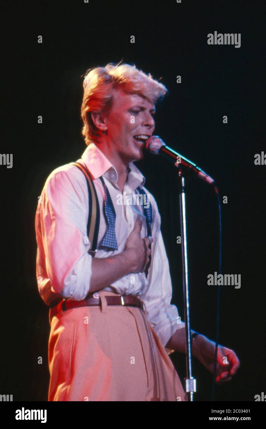 David Bowie kicking off his Serious Moonlight Tour with a warm-up gig ...