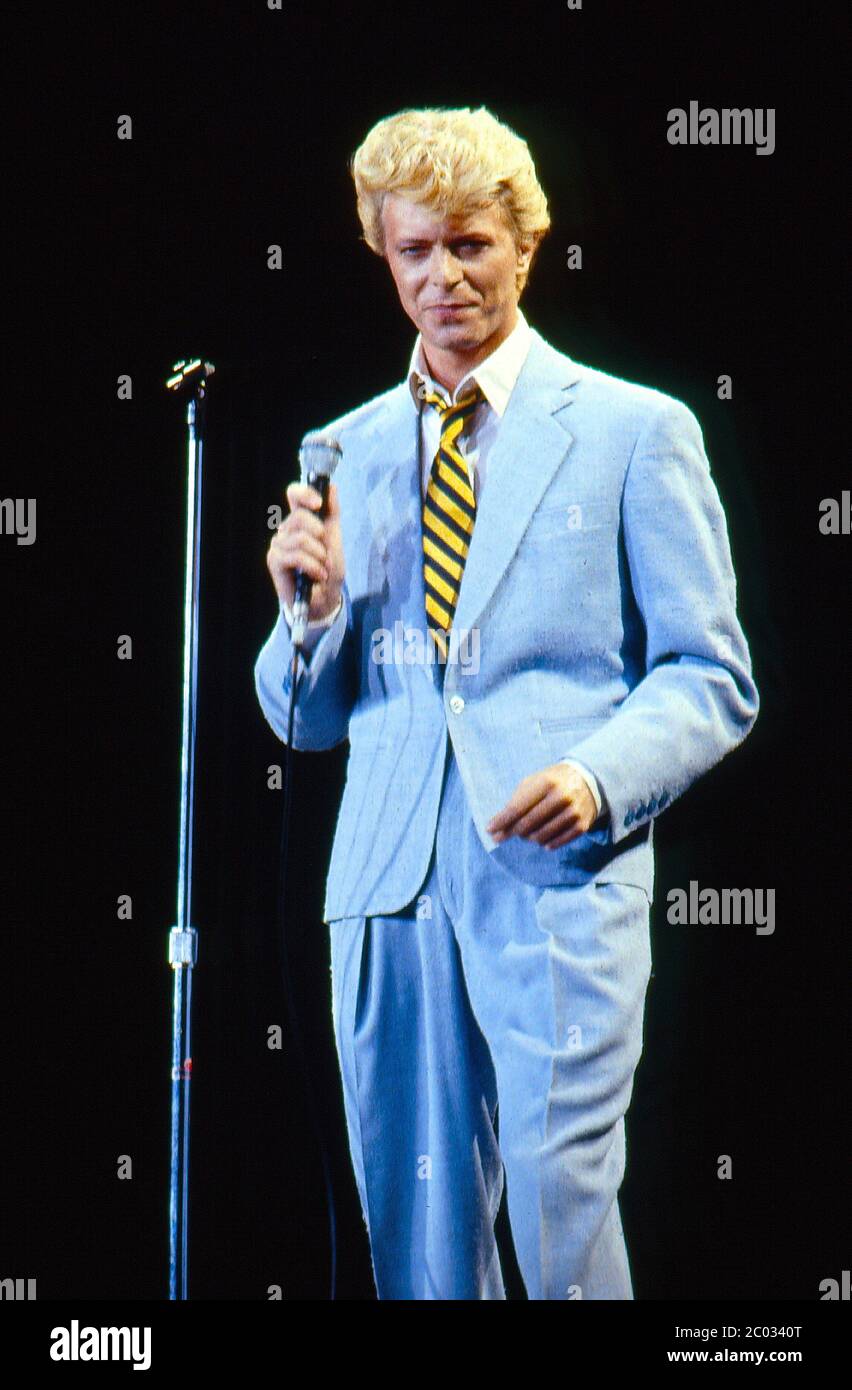 David Bowie kicking off his Serious Moonlight Tour with a warm-up gig ...