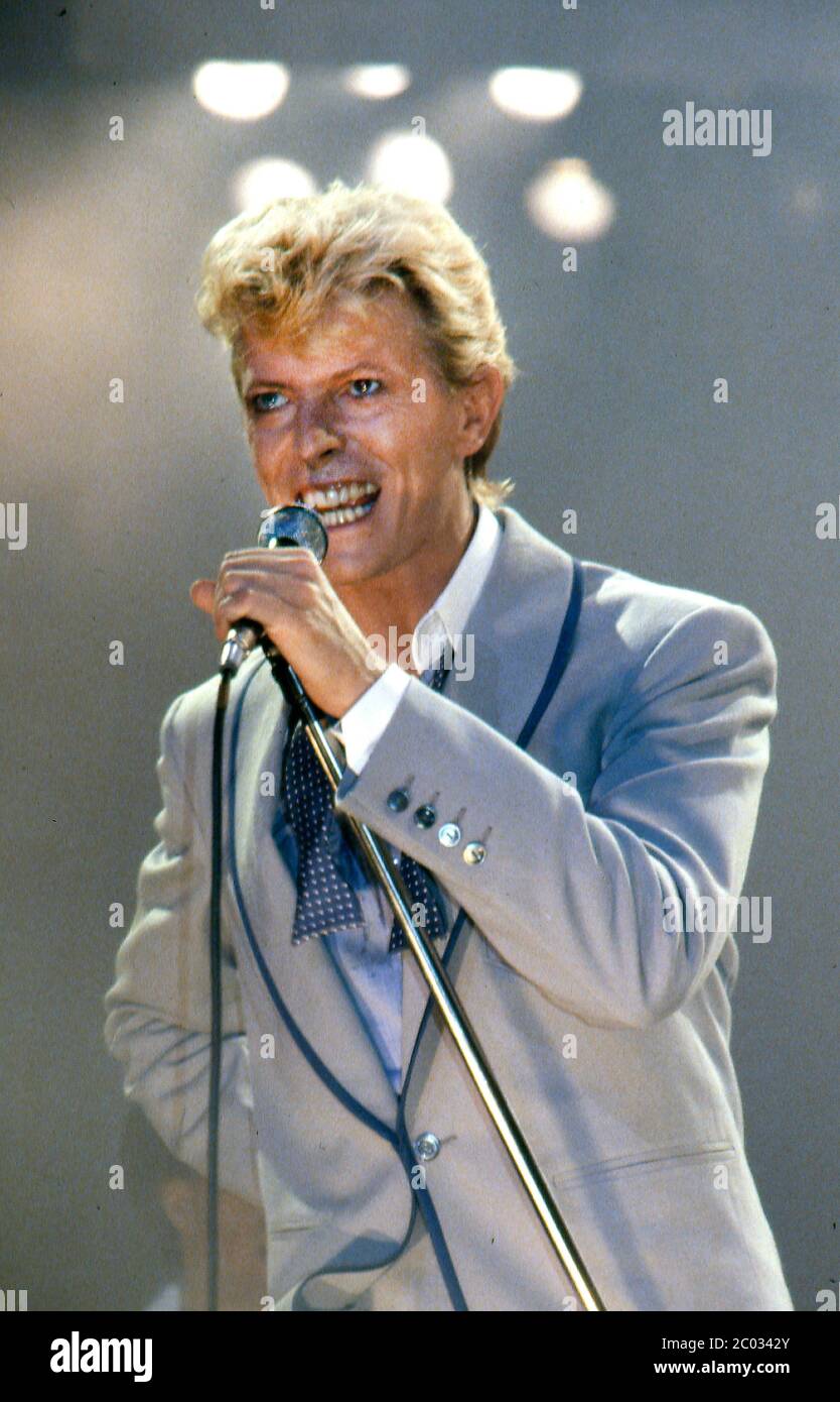 David Bowie kicking off his Serious Moonlight Tour with a warm-up gig ...