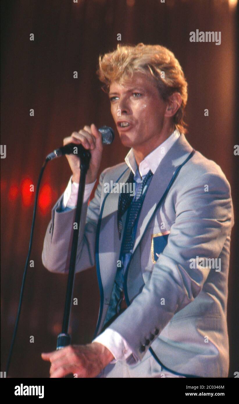 David Bowie kicking off his Serious Moonlight Tour with a warm-up gig ...