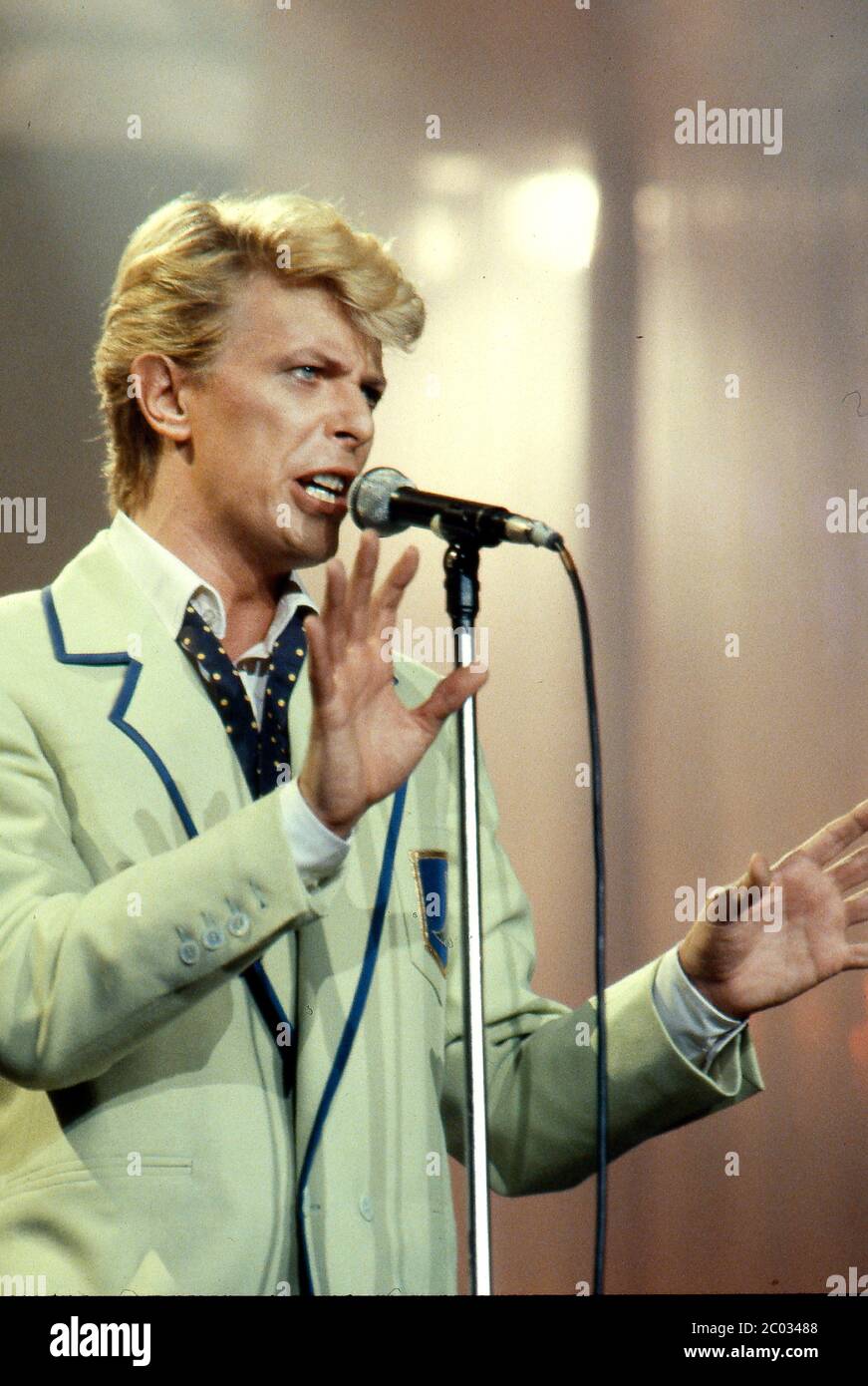 David Bowie kicking off his Serious Moonlight Tour with a warm-up gig ...