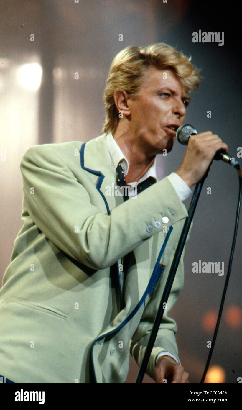 David Bowie kicking off his Serious Moonlight Tour with a warm-up gig ...