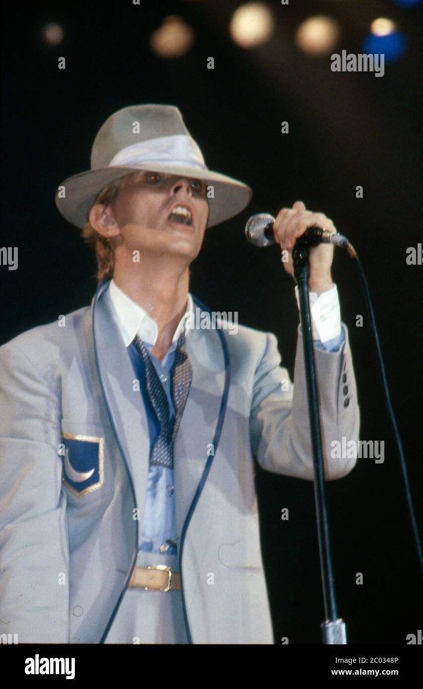 David Bowie kicking off his Serious Moonlight Tour with a warm-up gig ...