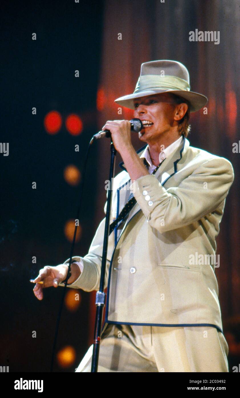 David Bowie kicking off his Serious Moonlight Tour with a warm-up gig ...