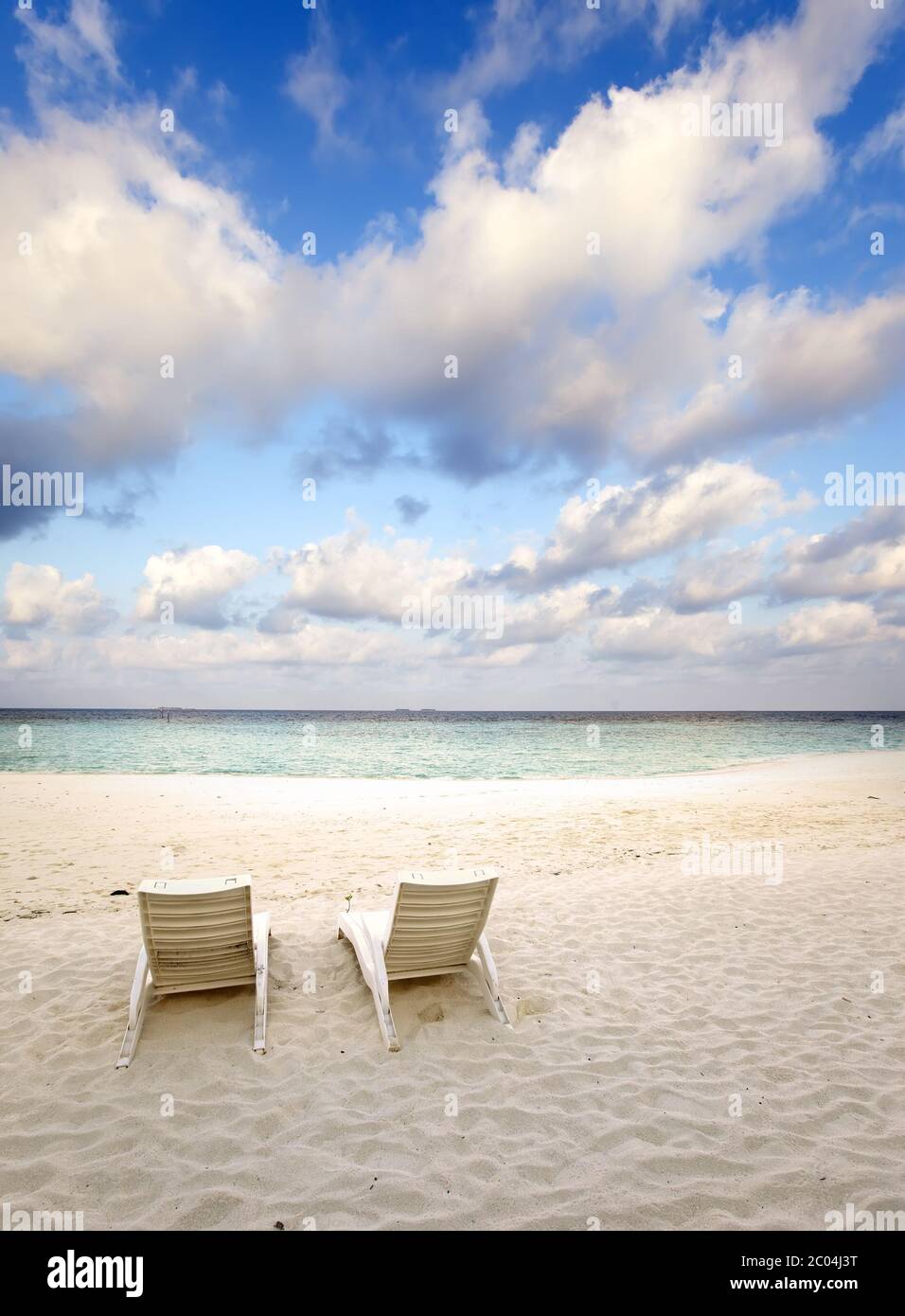 Empty sand beach sea hi-res stock photography and images - Alamy