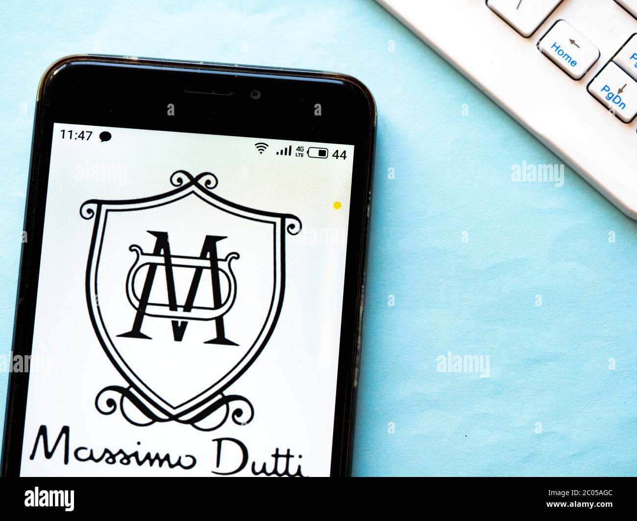 Kiev, Ukraine. 11th June, 2020. In this photo illustration e-commerce Massimo  Dutti logo is seen displayed on a smartphone. Credit: Igor Golovniov/SOPA  Images/ZUMA Wire/Alamy Live News Stock Photo - Alamy