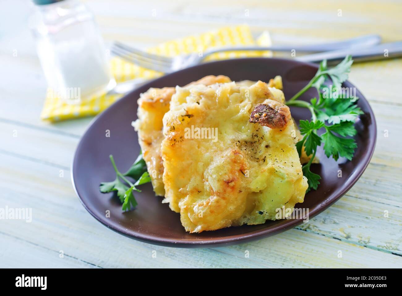 Cooked chicken potato pie hi-res stock photography and images - Alamy