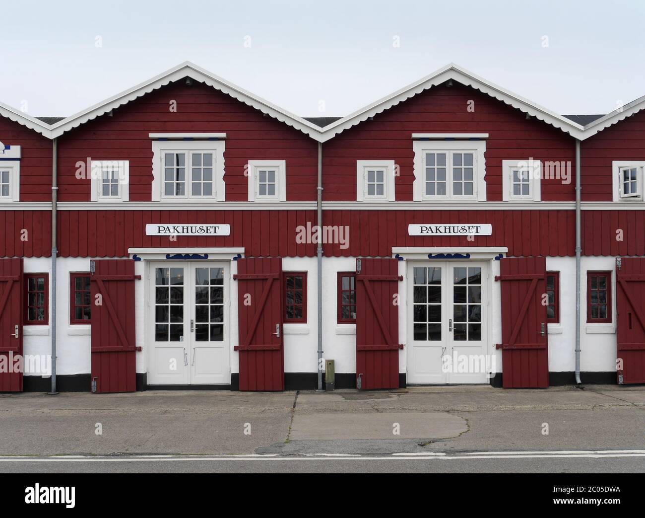 Dockside warehouses hi-res stock photography and images - Alamy