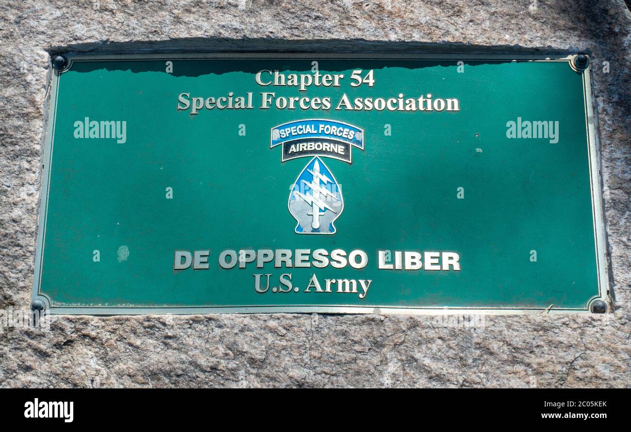 Memorial plaque for Chapter 54 Special Forces Association Airborne U.S. Army De Oppresso Liber and insignia on granite at National Cemetery Stock Photo