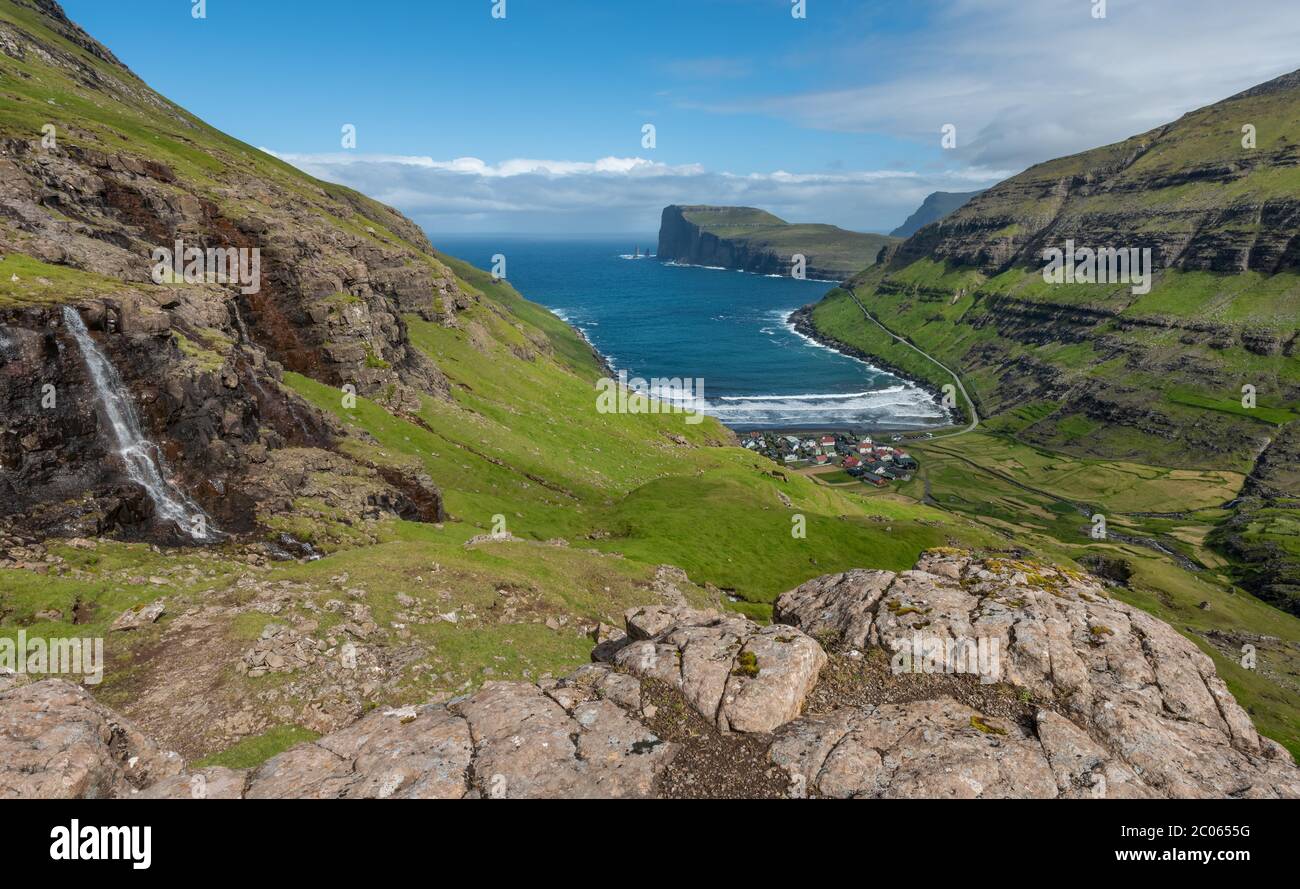 Overlooking Tjornuvik or Tjornuvik, Streymoy, behind spiers Risin og Kellingin in front of cliff Eioiskollur, Faroe Islands, Foroyar, Denmark Stock Photo