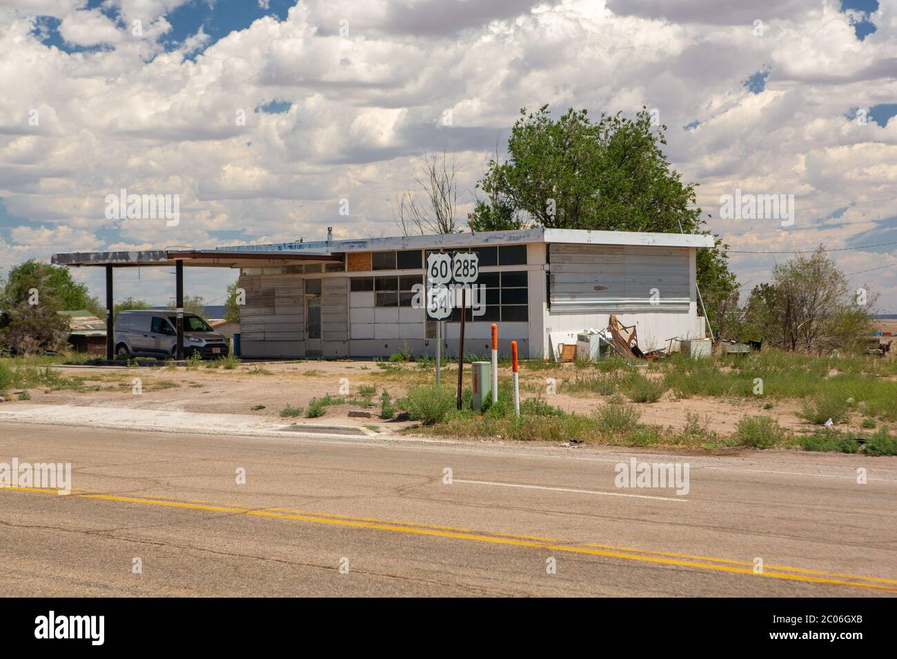 Abandoned roadside hires stock photography and images Alamy