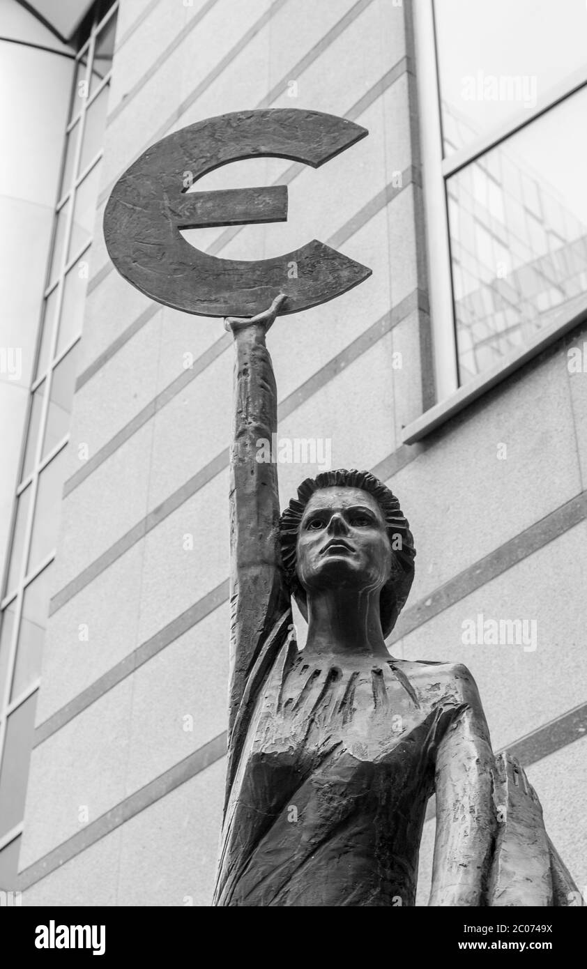 Sculpture in honour of Daphne and Ján to be presented to the European Parliament