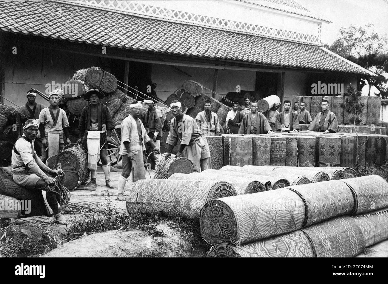 [ 1920s Japan - Packing Straw Matting ] — Workers packing matting made of rice straw in 1923 (Taisho 12).  Matting like this was in high demand after the Great Kanto Earthquake (Kanto Daishinsai) on September 1 of the same year.  20th century vintage glass negative. Stock Photo