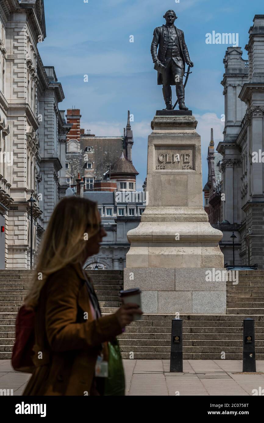 London, UK. 11th June, 2020. The Clive of India statue has raised prominence following the black lives matter protests - following the easing of Coronavirus (COVID-19) lock-down. Credit: Guy Bell/Alamy Live News Stock Photo
