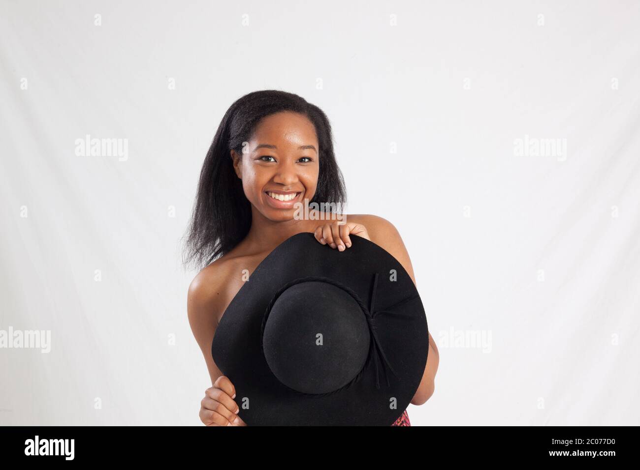 Happy black woman in a hat Stock Photo - Alamy