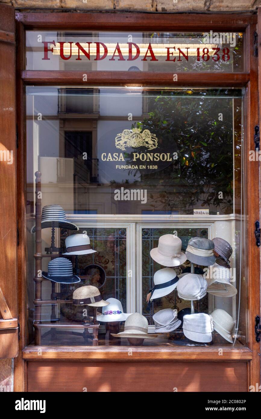 casa-ponsol-hat-shop-in-narrika-kalea-old-town-of-san-sebastian