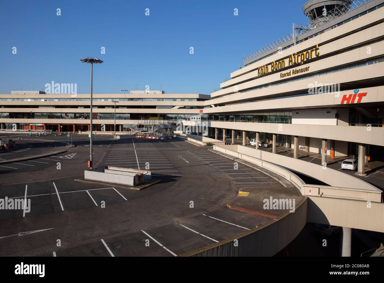 Nahezu vollständiges Erliegen des Personenflugverkehrs im Zusammenhang mit der Corona-Krise am Flughafen Köln/Bonn. Köln; 07.04.2020 Stock Photo
