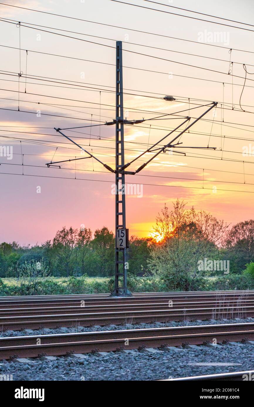 Symbolfoto, Symbolbild Oberleitung, Eisenbahntechnik. Köln; 16.04.2020 Stock Photo