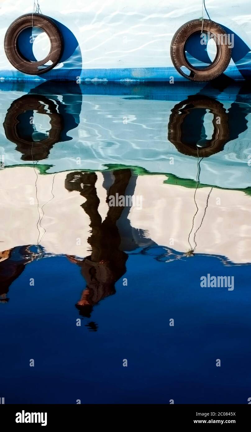 Boat Reflection on the Sea Water Photo Stock Photo - Alamy