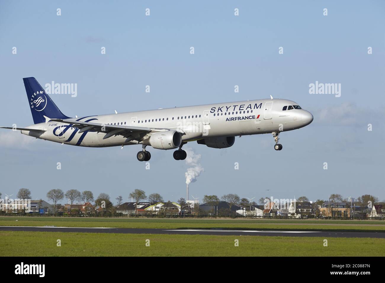Amsterdam Schiphol Airport - A321 from Air France (Skyteam Livery) lands Stock Photo
