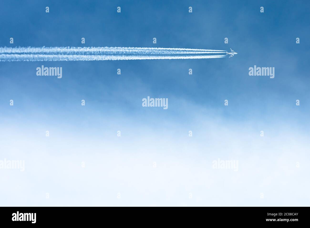 Plane Trail Black Sky Hi Res Stock Photography And Images Alamy