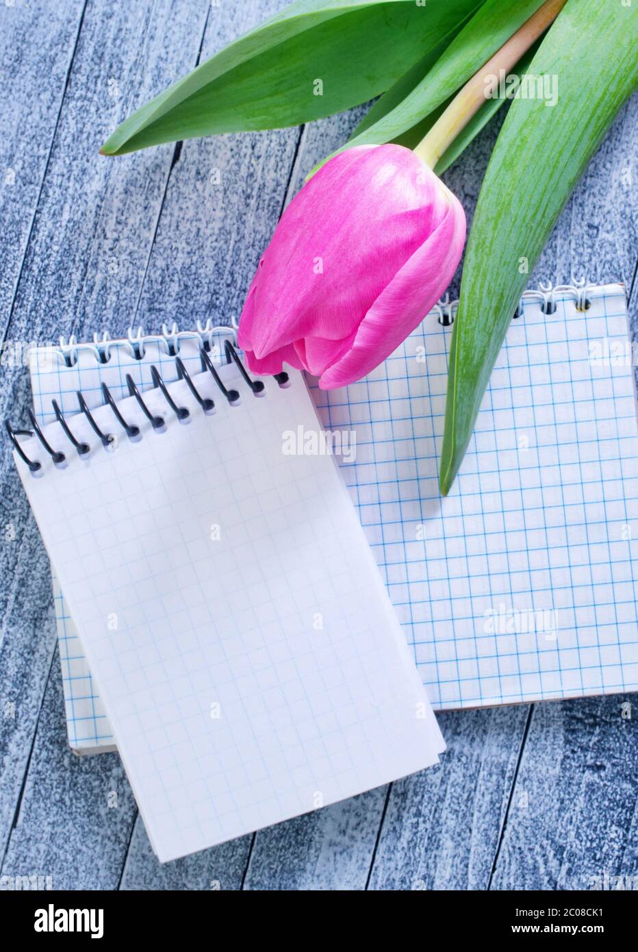 flowers and note Stock Photo Alamy