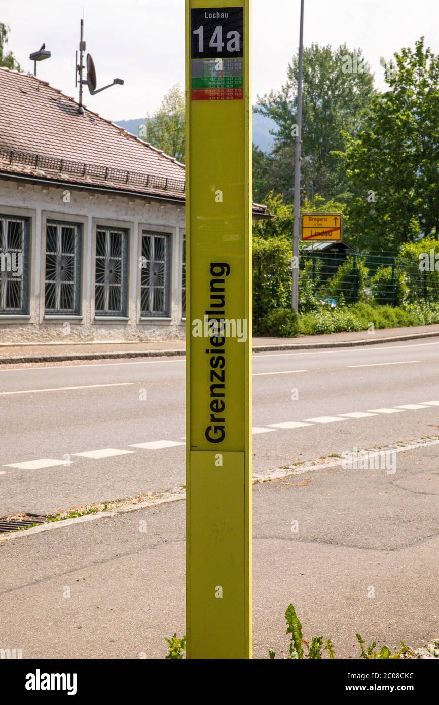 Grenzverkehr nach der Lockerung der Grenze Österreich - Deutschland am Grenzübergang Ziegelhaus in Lindau-Zech. Lindau,16.05.2020 Stock Photo
