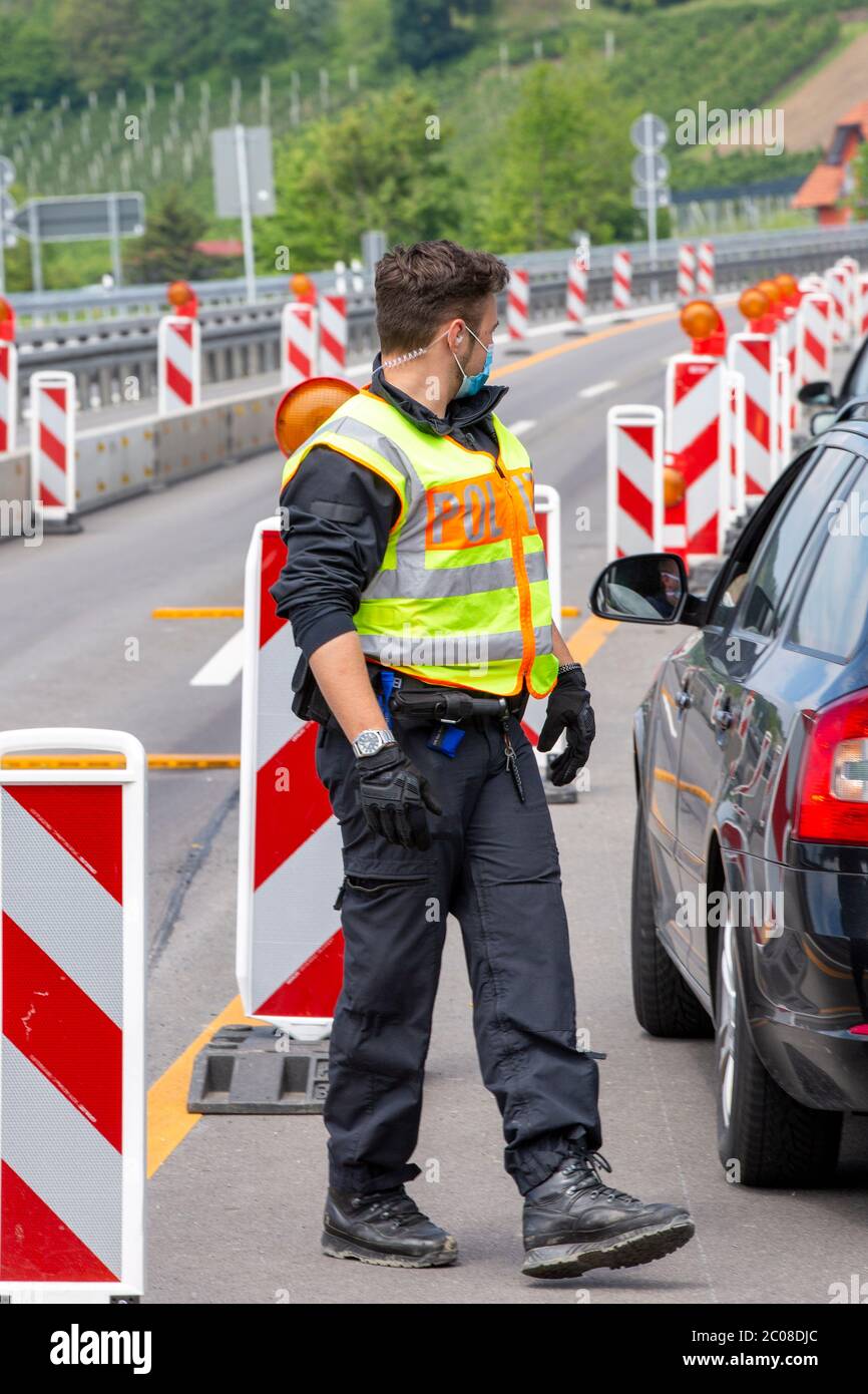 Kontrollen beim Grenzverkehr nach der Lockerung der Grenze Österreich - Deutschland. Lindau,16.05.2020 Stock Photo