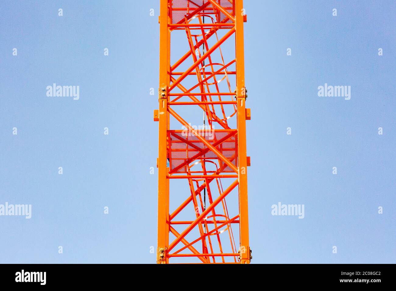 Turmdrehkran am Bodensee für neues städtisches Parkhaus am Fährhafen. Meersburg, 27.05.2020 Stock Photo