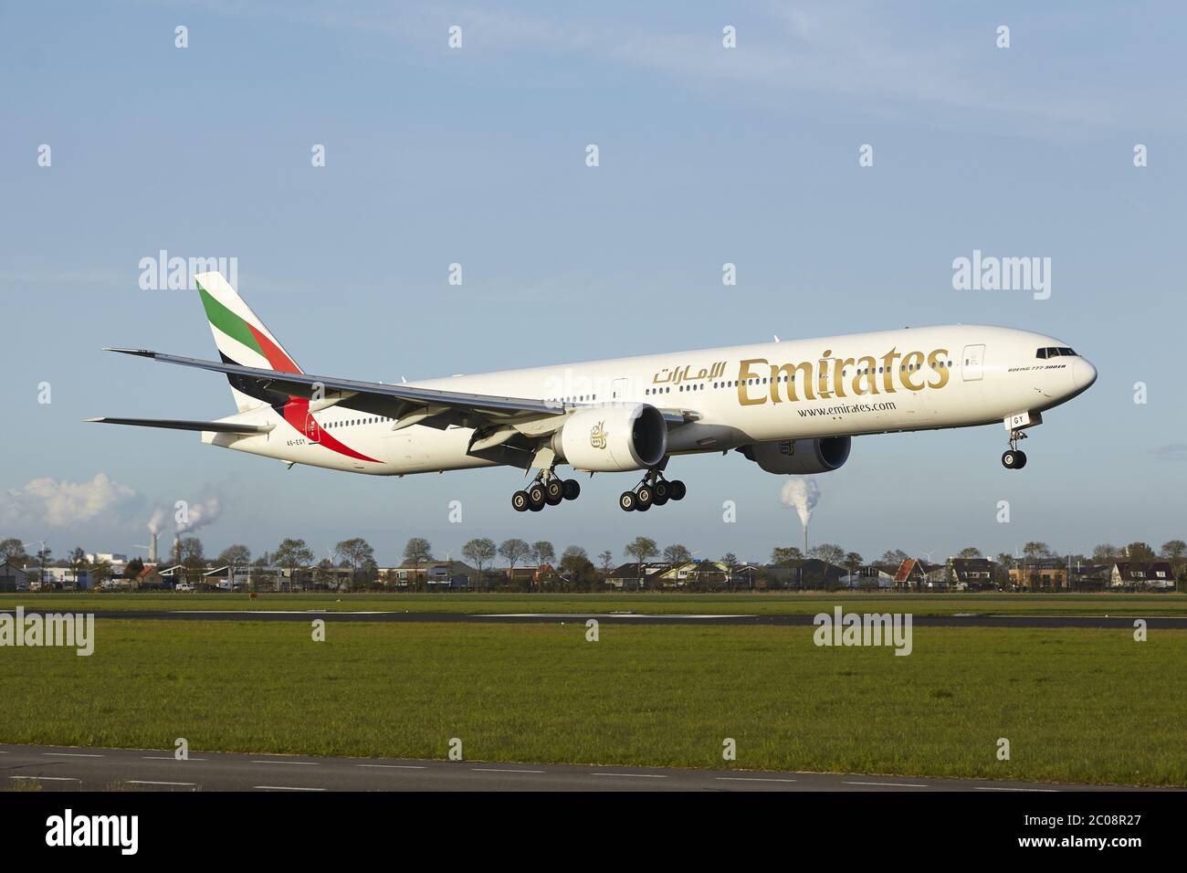 Amsterdam Schiphol Airport - Emirates Boeing 777 lands Stock Photo