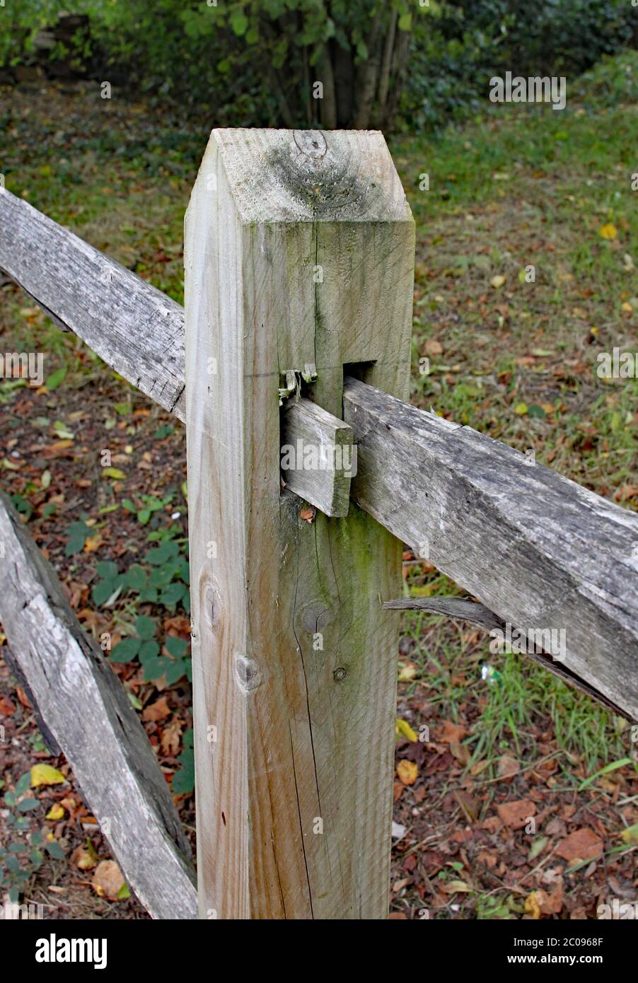 Simple joint in a rustic wooden fence Stock Photo Alamy