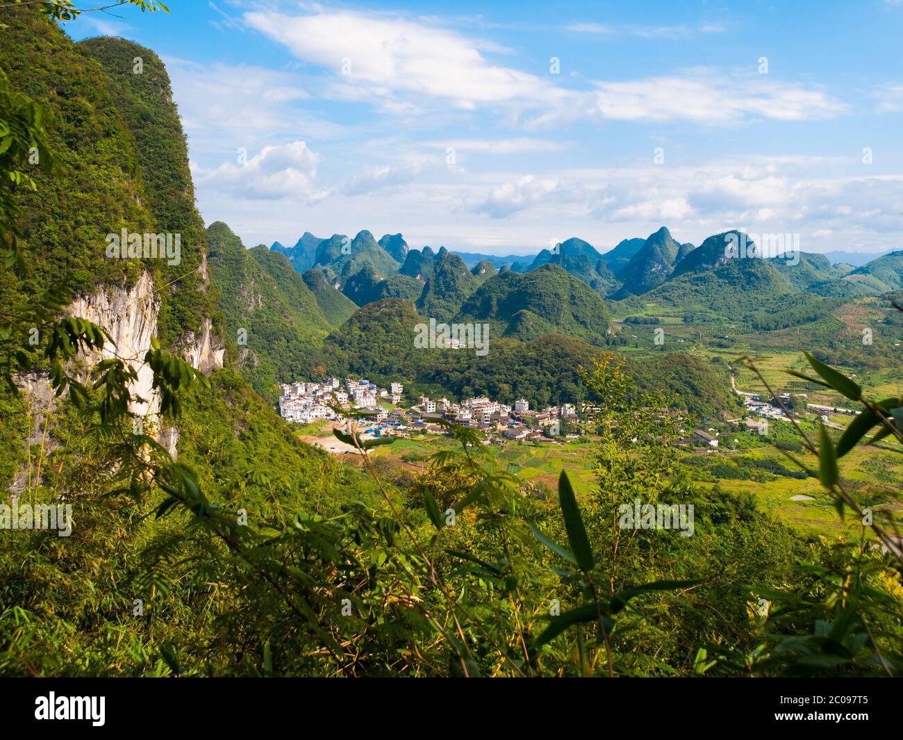 Karst mountain landscape near Yangshuo, Guilin, China Stock Photo