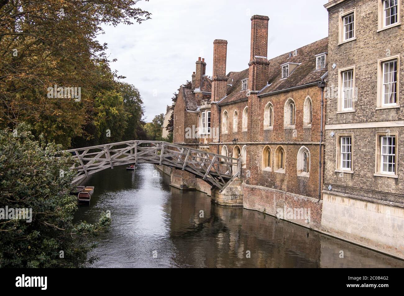 The wooden footbridge at Queens' College, Cambridge known as the Mathematical Bridge. Part of the University of Cambridge. Stock Photo