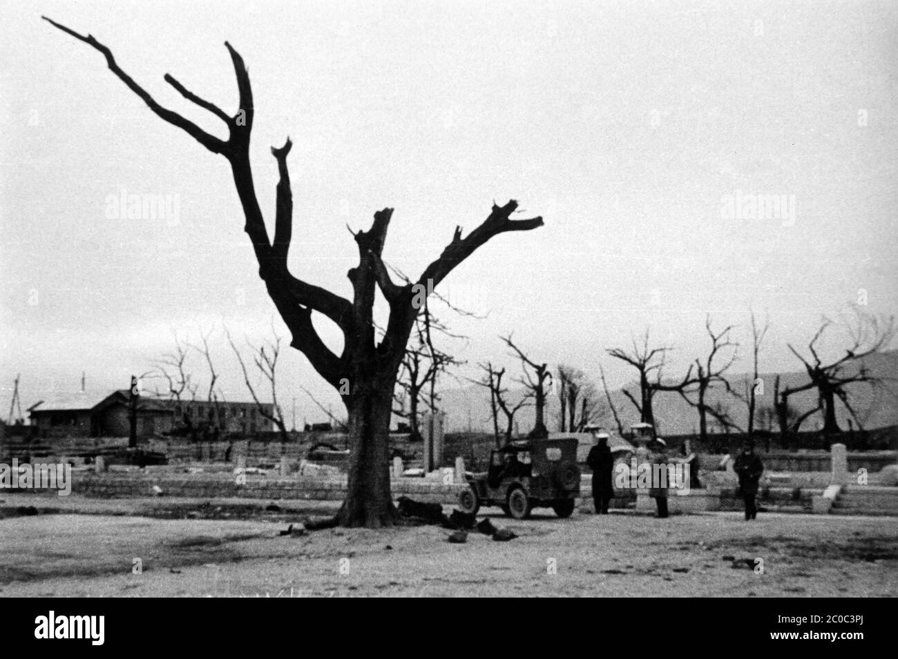 [ 1945 Japan - Atomic Bombing of Hiroshima ] — US military archival photo of the aftermath of the atomic bombing of Hiroshima, ca. 1945 (Showa 20).  Warning: out of focus.  20th century vintage gelatin silver print. Stock Photo