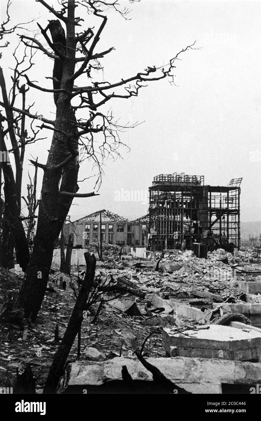[ 1945 Japan - Atomic Bombing of Hiroshima ] — US military archival photo of the aftermath of the atomic bombing of Hiroshima, ca. 1945 (Showa 20).  Warning: clear, but slightly out of focus.  20th century vintage gelatin silver print. Stock Photo