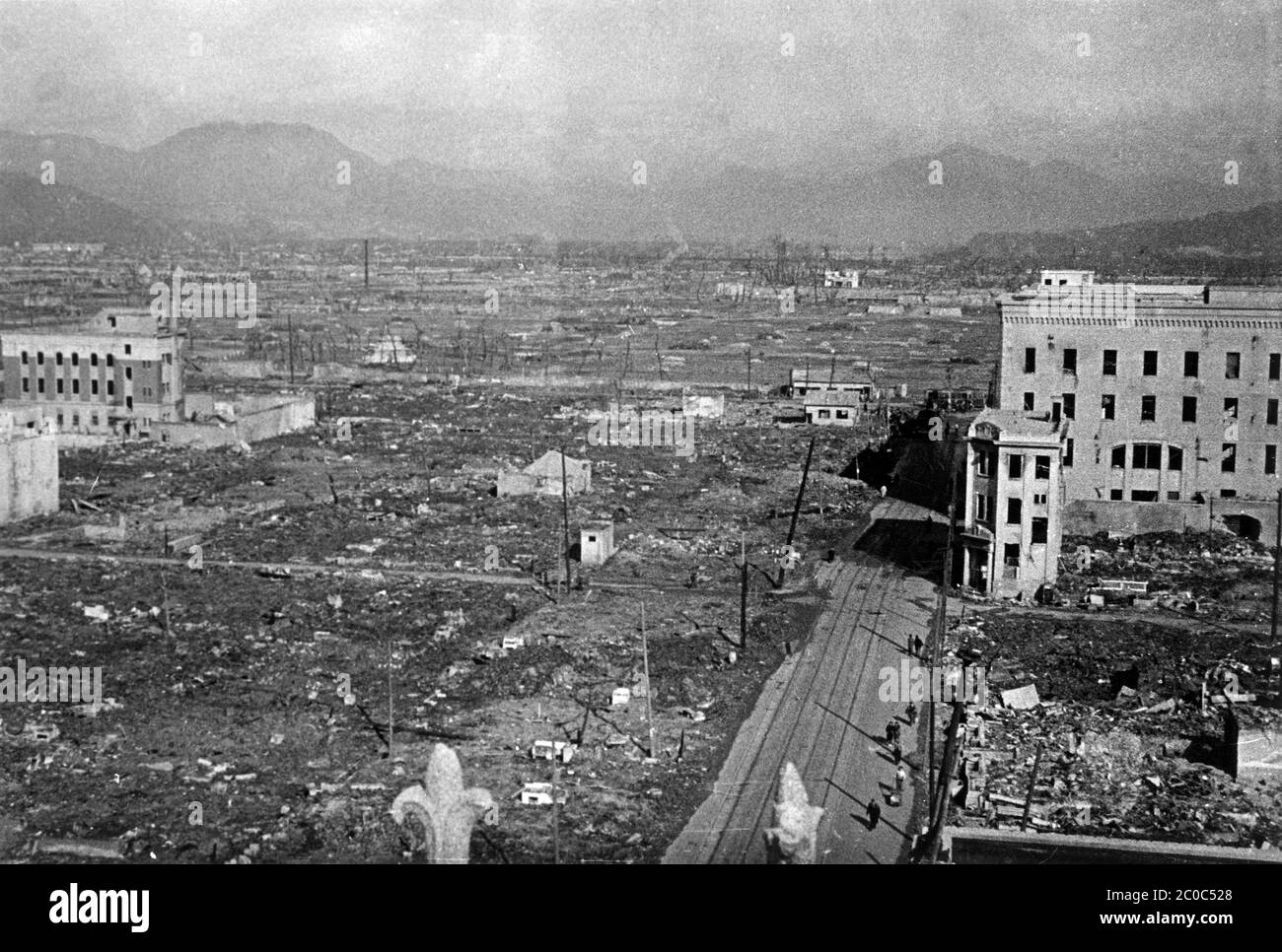 [ 1945 Japan - Atomic Bombing of Hiroshima ] — US military archival photo of the aftermath of the atomic bombing of Hiroshima, ca. 1945 (Showa 20).  Warning: clear, but slightly out of focus.  20th century vintage gelatin silver print. Stock Photo
