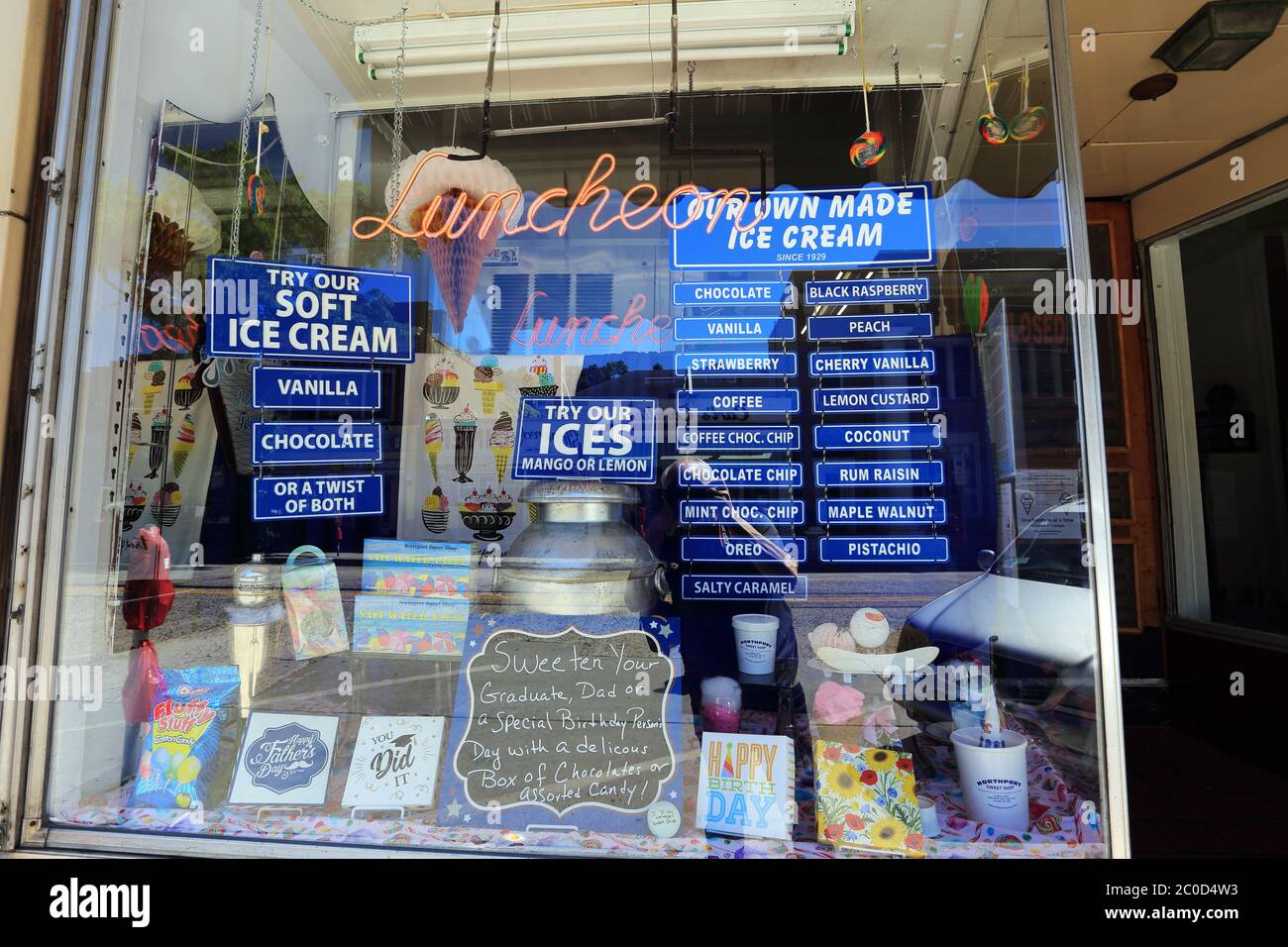 Ice cream shop window hi-res stock photography and images - Alamy