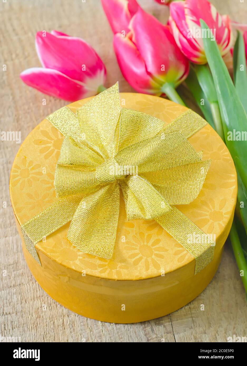 box for present Stock Photo - Alamy