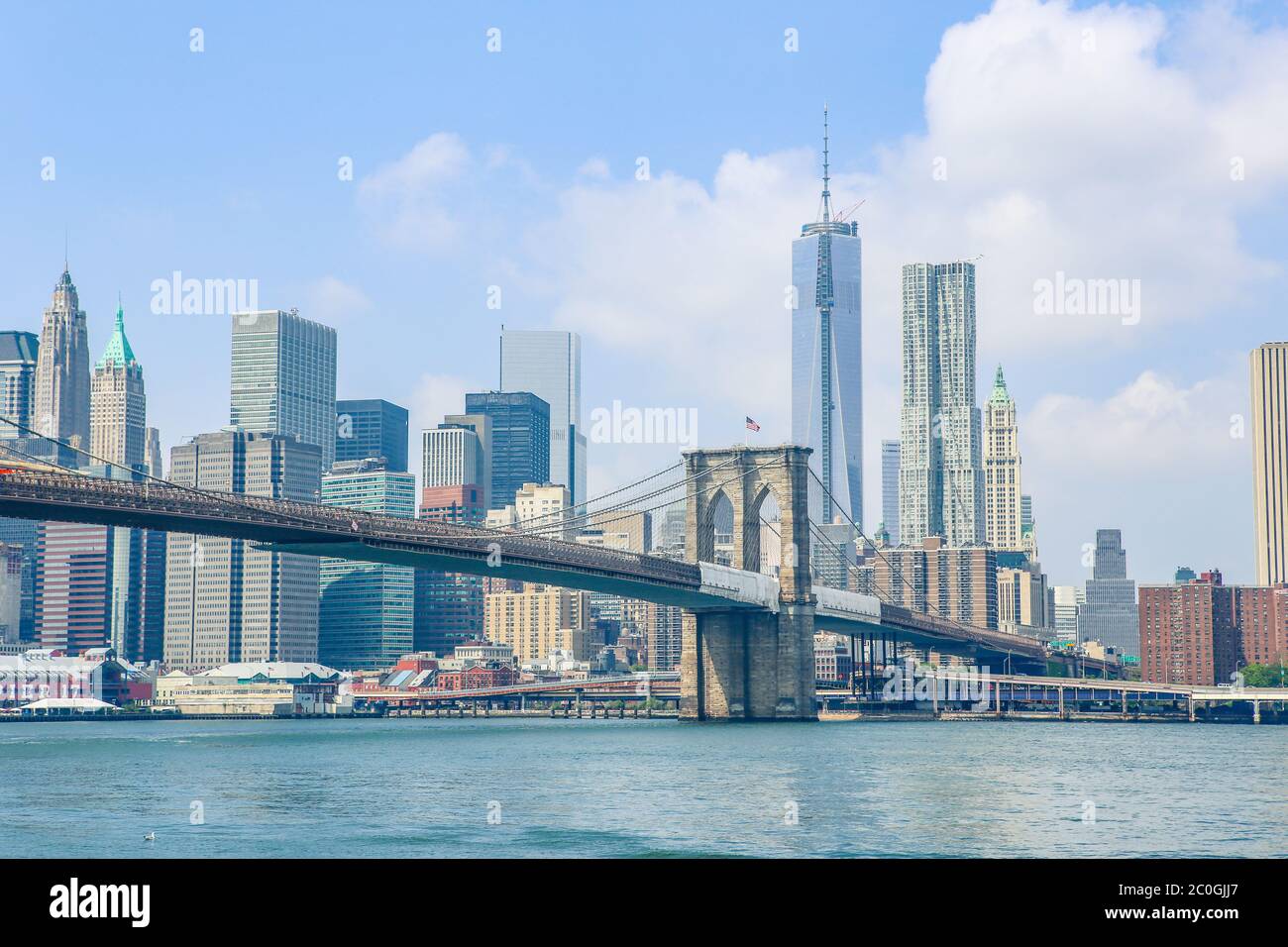 Brooklyn bridge and the skyline of downtown Manhattan Stock Photo - Alamy