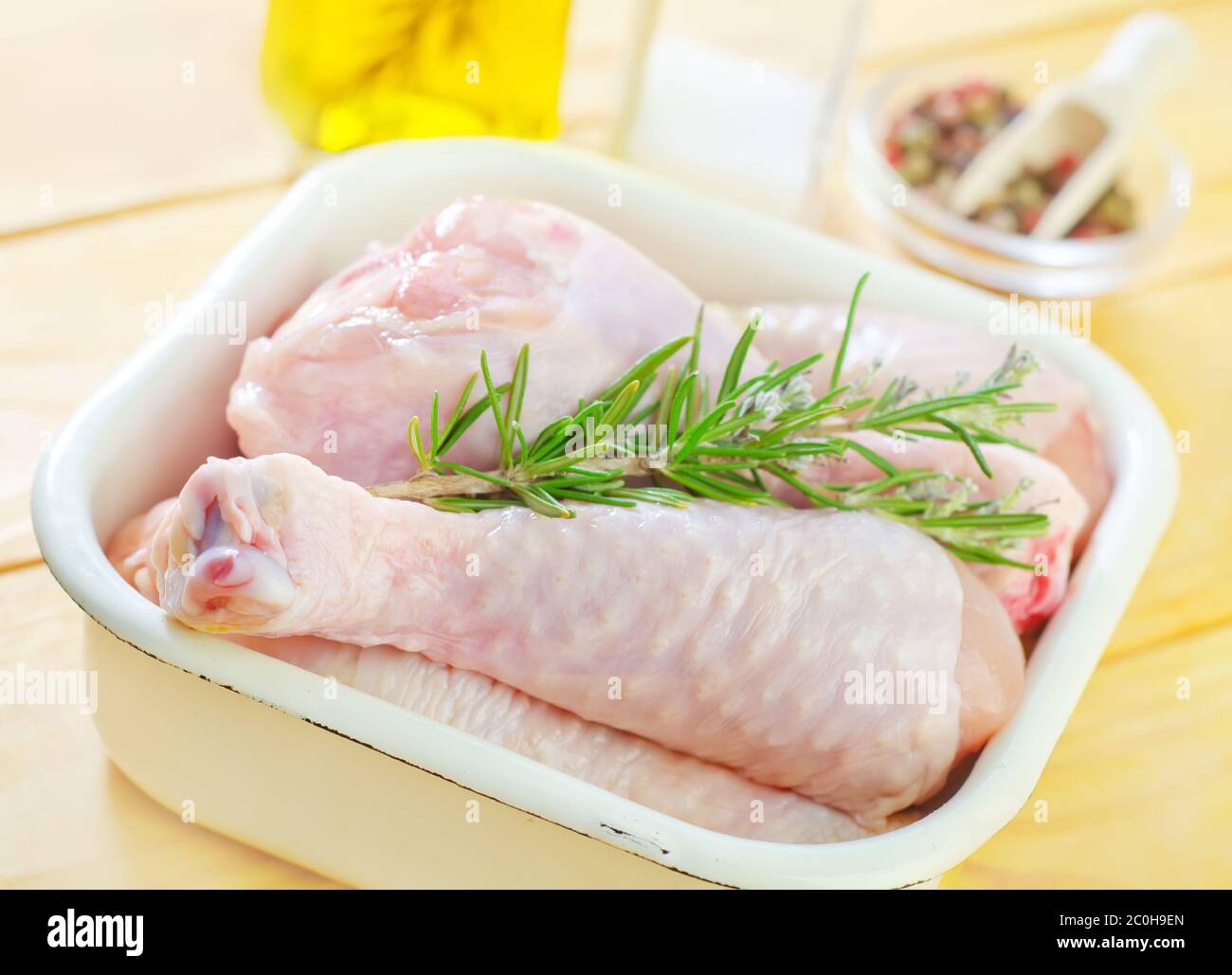 Chicken legs color table hi-res stock photography and images - Alamy
